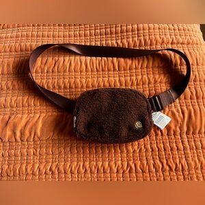 🌴 Lululemon Athletica Chocolate Fleece Bag MAKE AN OFFER!